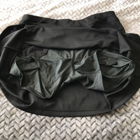 Adidas tennis/ running/ Skort, size Large, colour Black - Picture 9 of 10